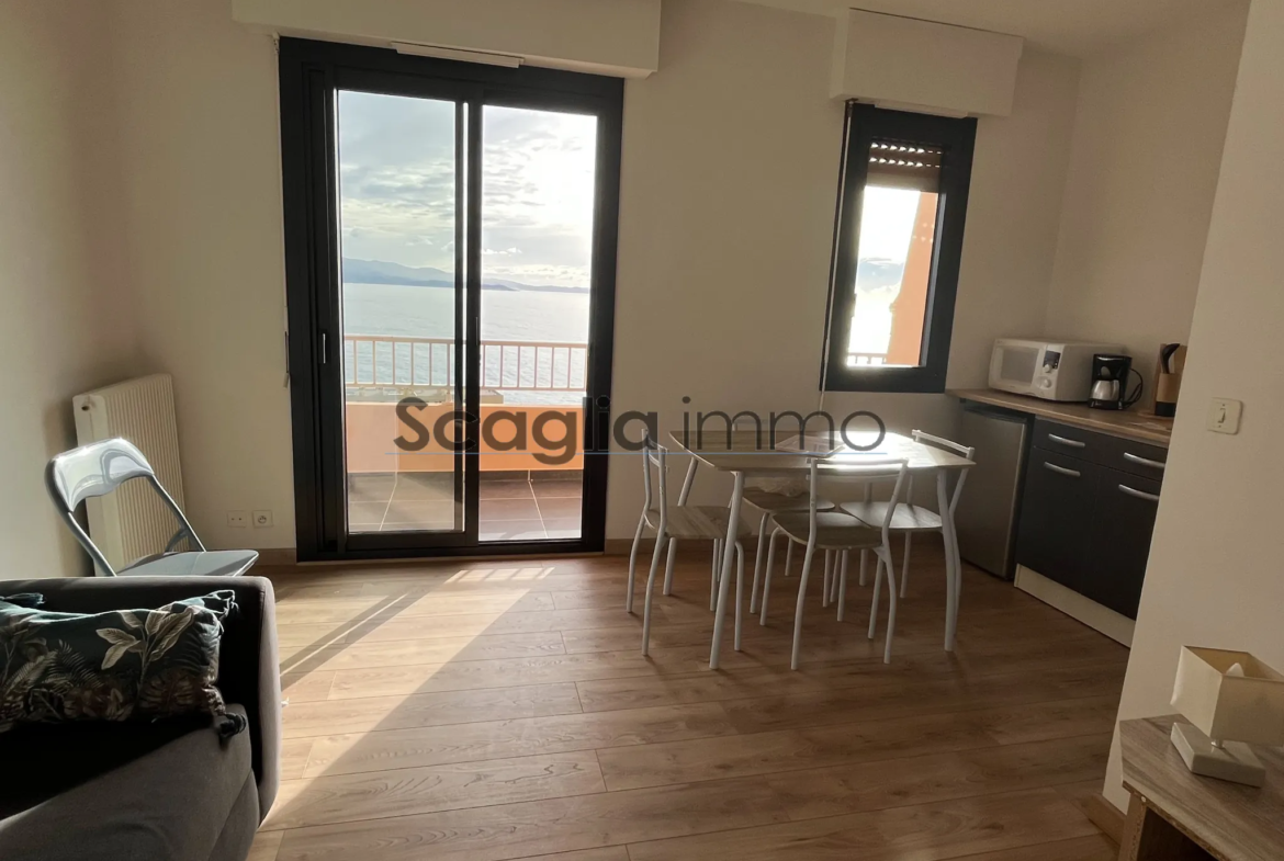 À vendre : Studio à Ajaccio avec terrasse et vue sur la mer 