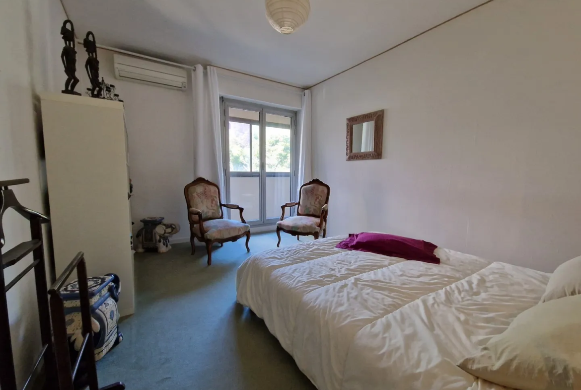 T4 de 89 m² avec Terrasse Sud et Parking à Toulon Est 