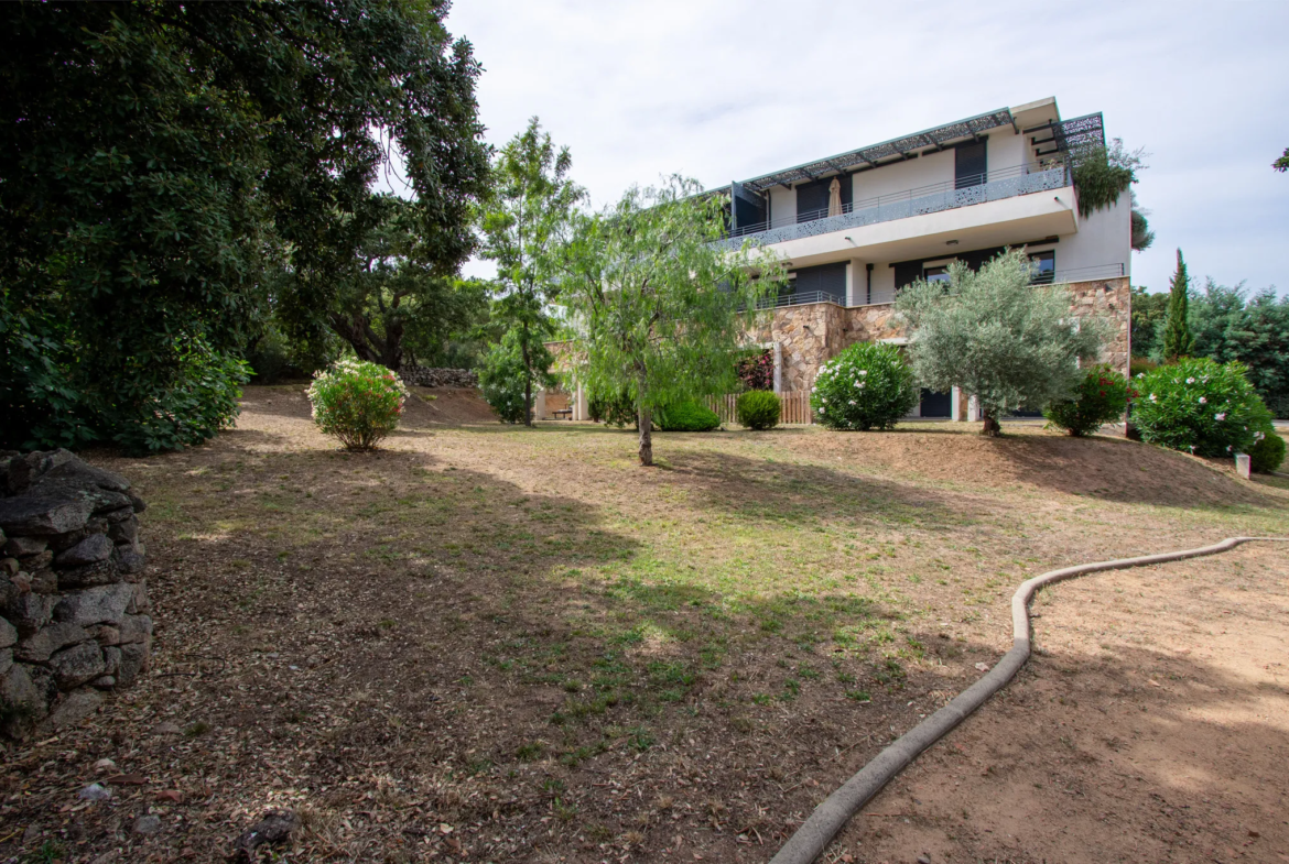 Appartement T2 presque neuf à Ste Lucie de Porto Vecchio 