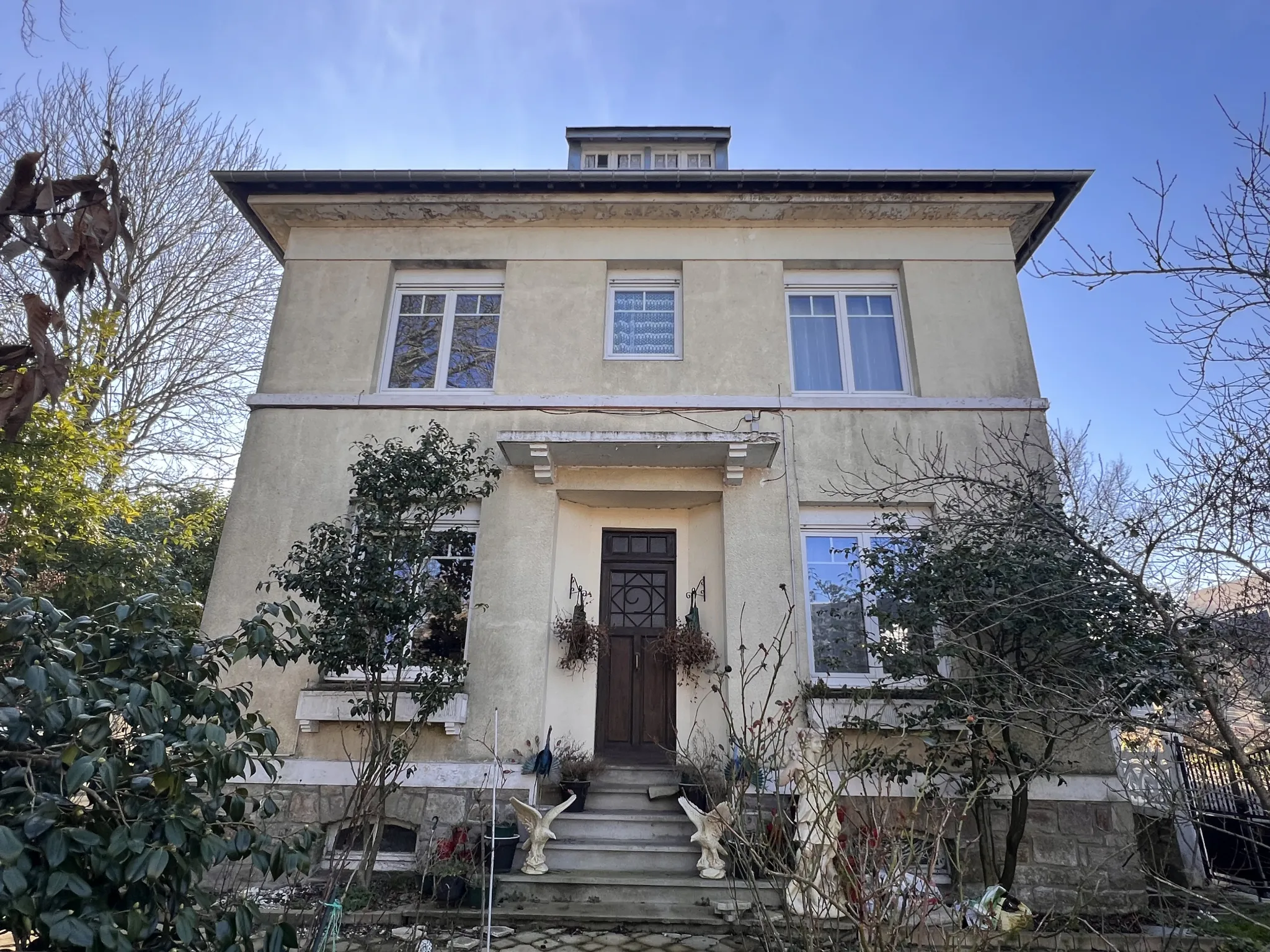 Maison de maître à rénover proche du centre de Villedieu-les-Poêles 