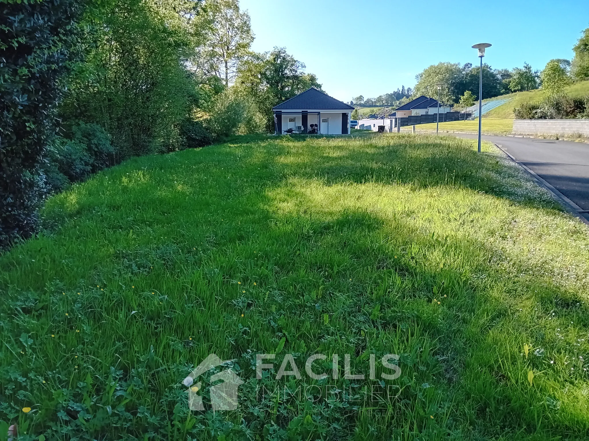 Terrain constructible de 893 m² à Monein à vendre ! 