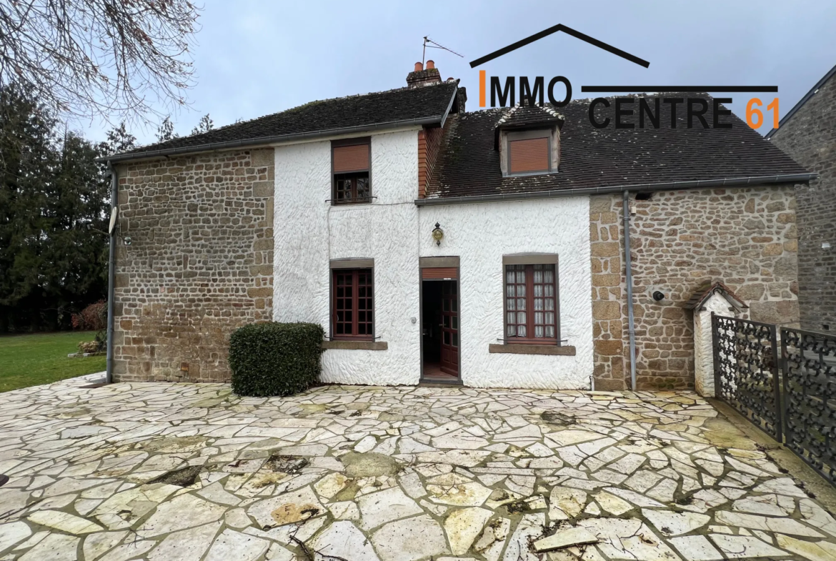 Maison d'habitation à La Ferté Macé avec dépendances 