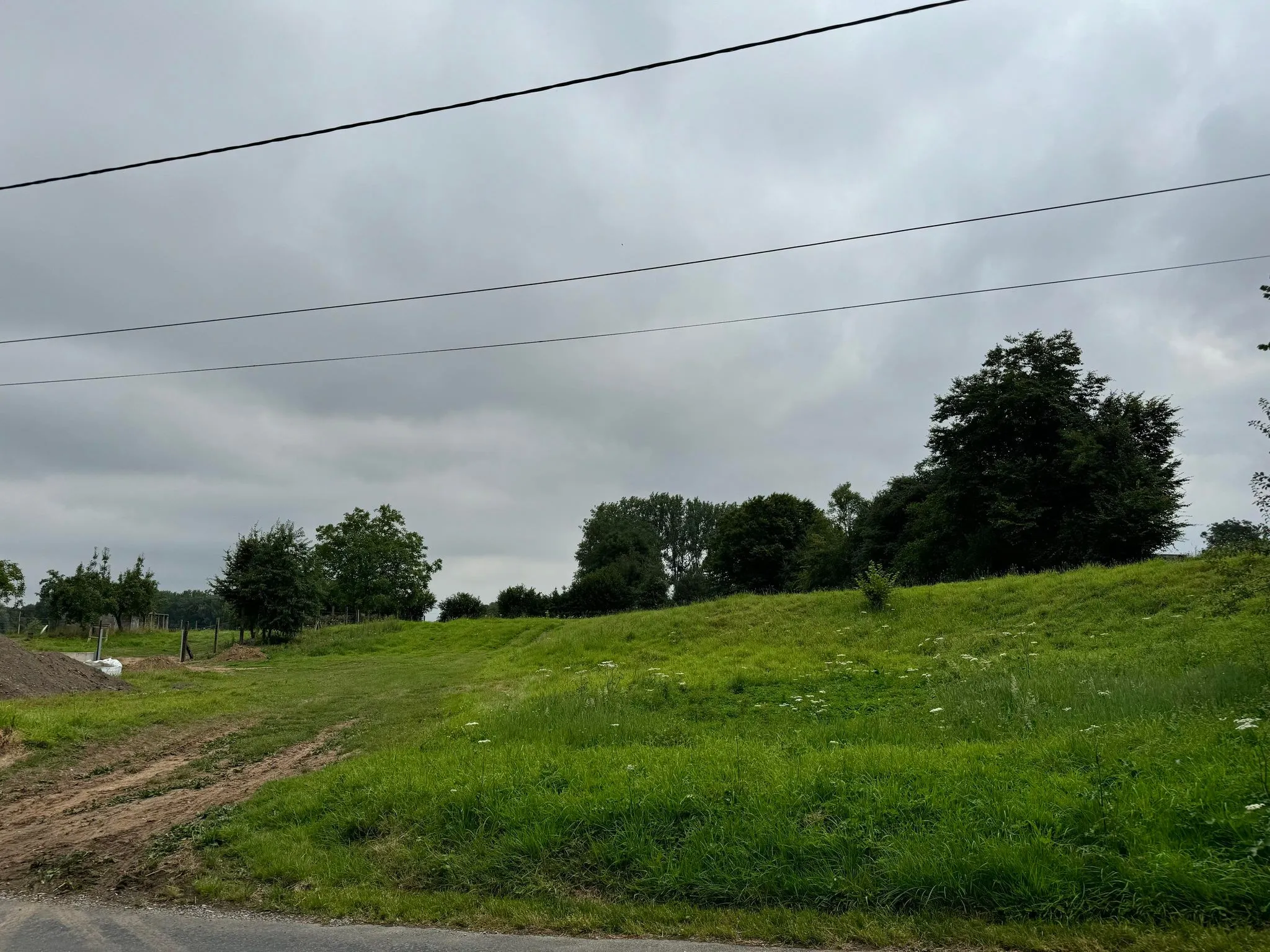 Terrain à bâtir à Gueschart, près de Crécy en Ponthieu 