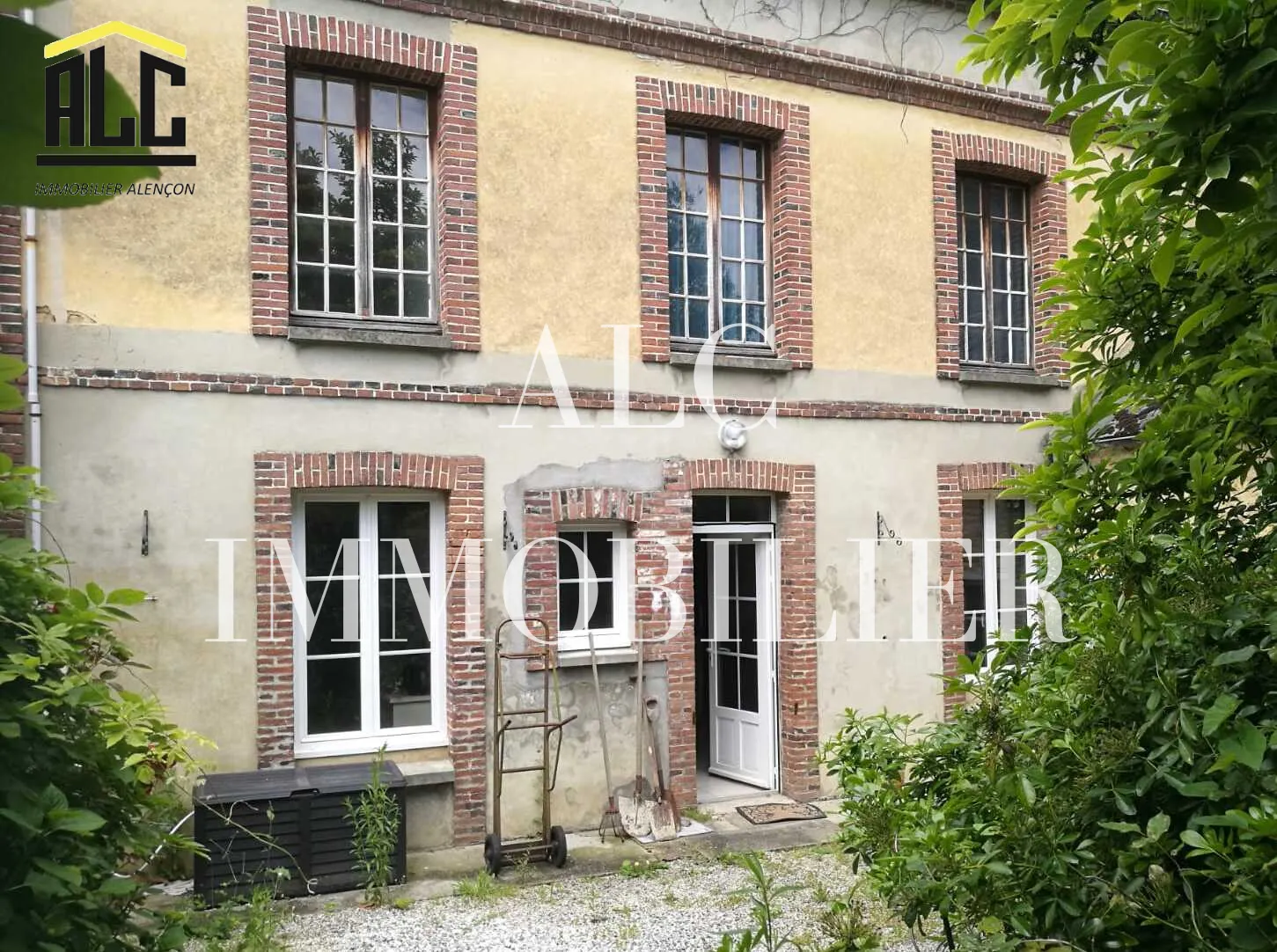 Maison spacieuse de 109 m² à Courtomer – 3 chambres 