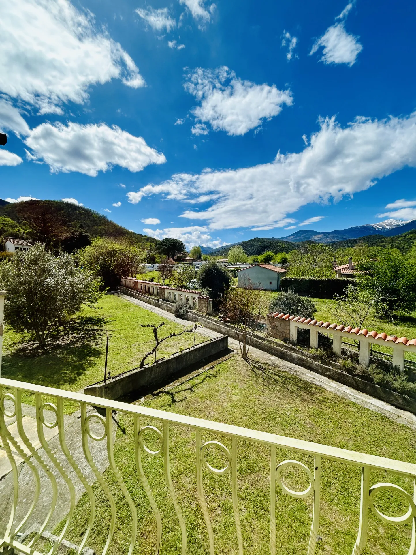 Maison familiale F5 à vendre à Arles sur Tech avec vues sur les montagnes 