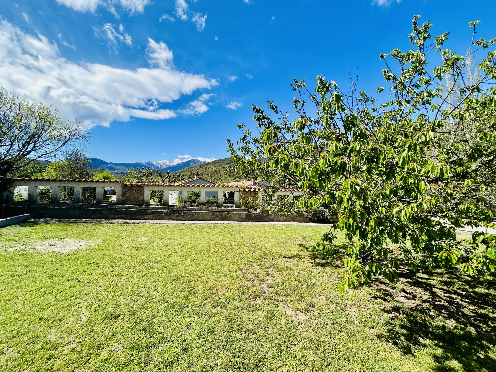 Maison familiale F5 à vendre à Arles sur Tech avec vues sur les montagnes 