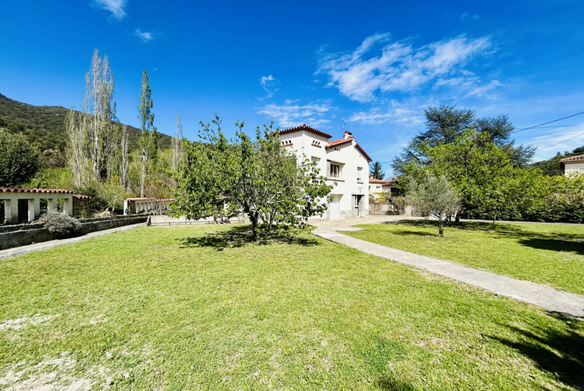 Maison familiale F5 à vendre à Arles sur Tech avec vues sur les montagnes 