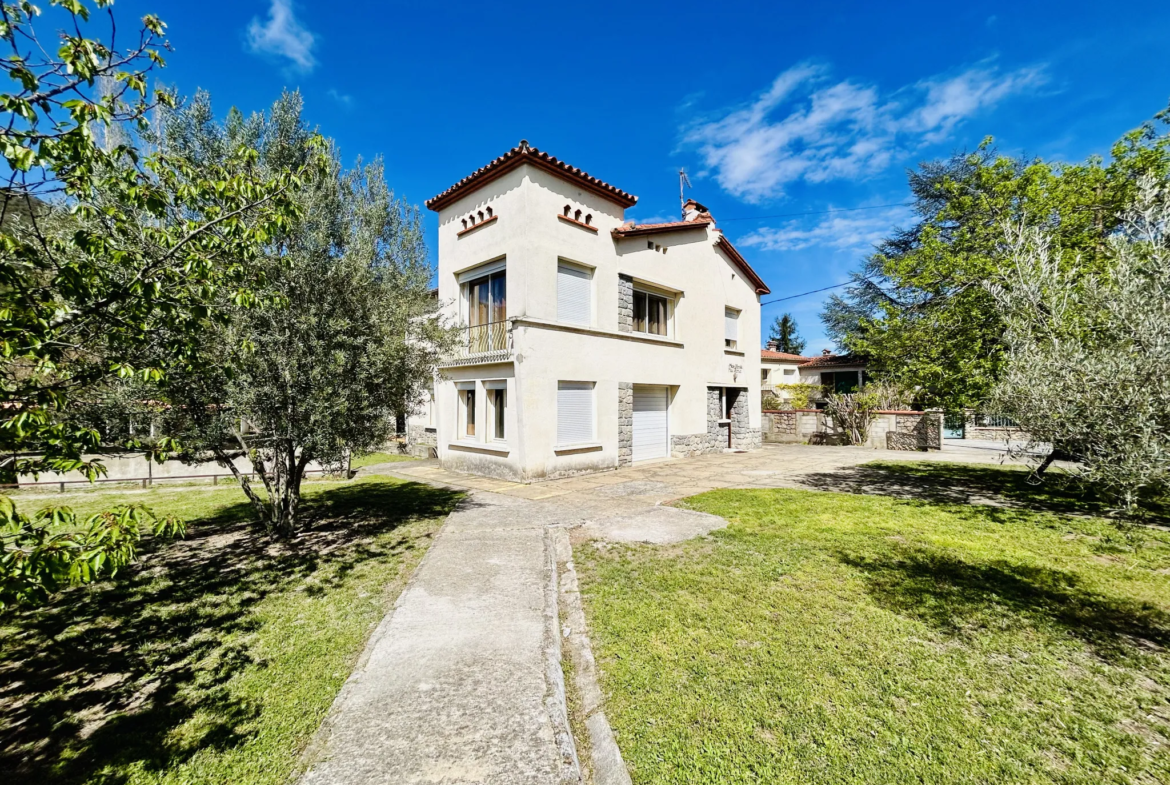 Maison familiale F5 à vendre à Arles sur Tech avec vues sur les montagnes 