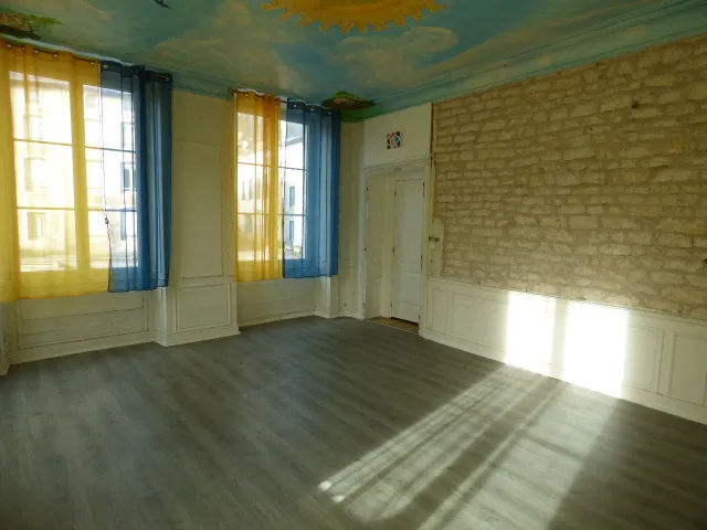 À vendre : Immeuble de 540 m² à Vaucouleurs avec potentiel locatif 