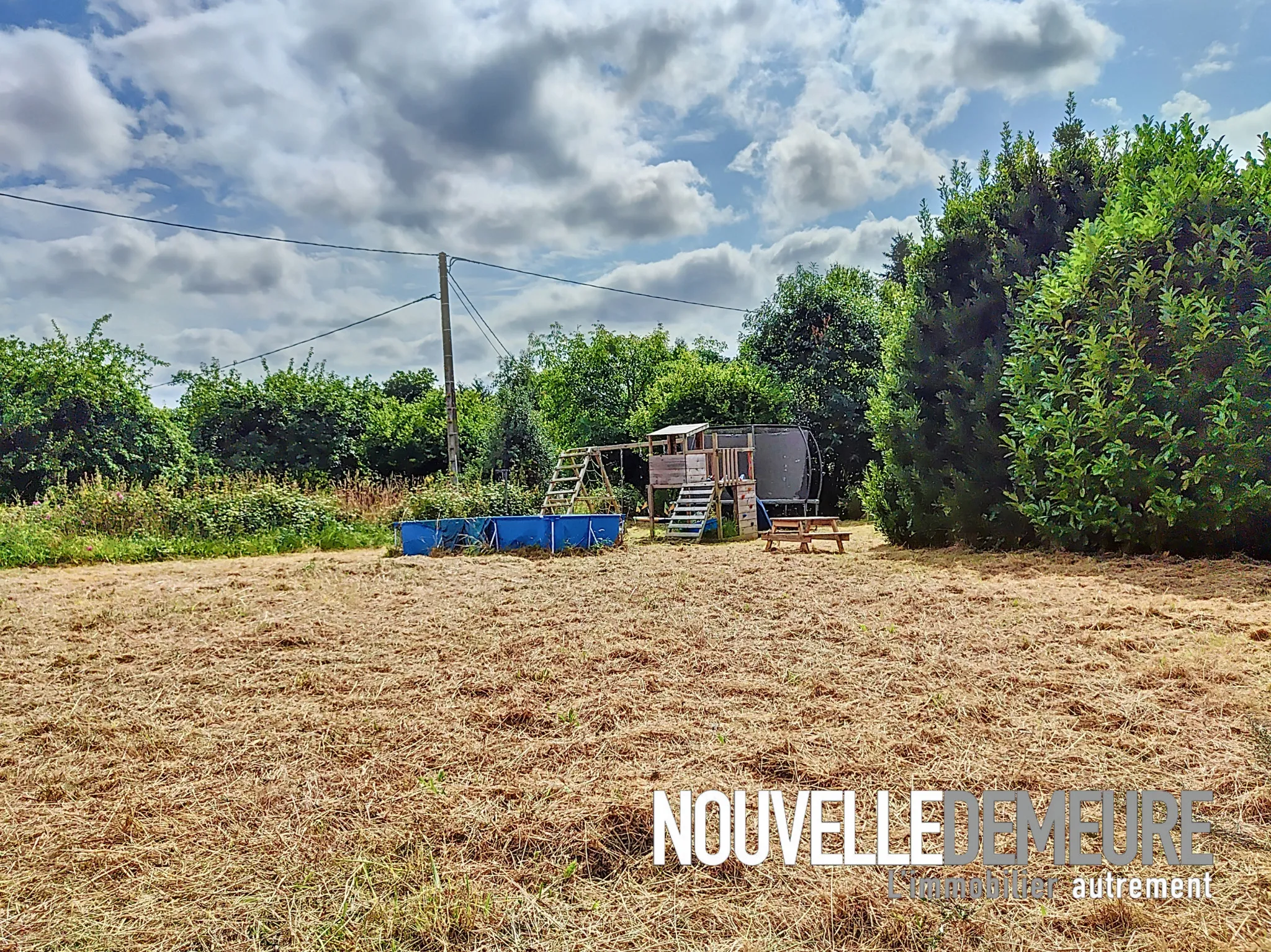 À vendre : Longère spacieuse à Saint Etienne en Cogles - 3 chambres 