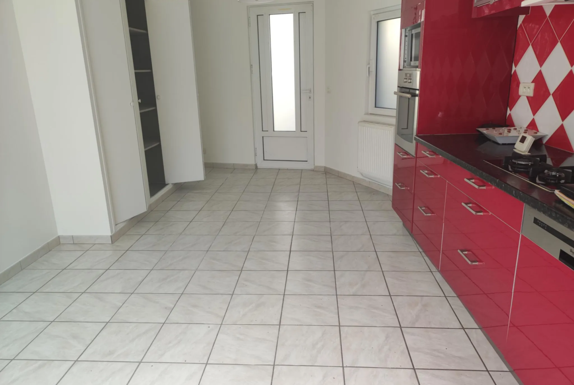 Maison rénovée 3 chambres à vendre à Dourdan, 5 minutes du centre 