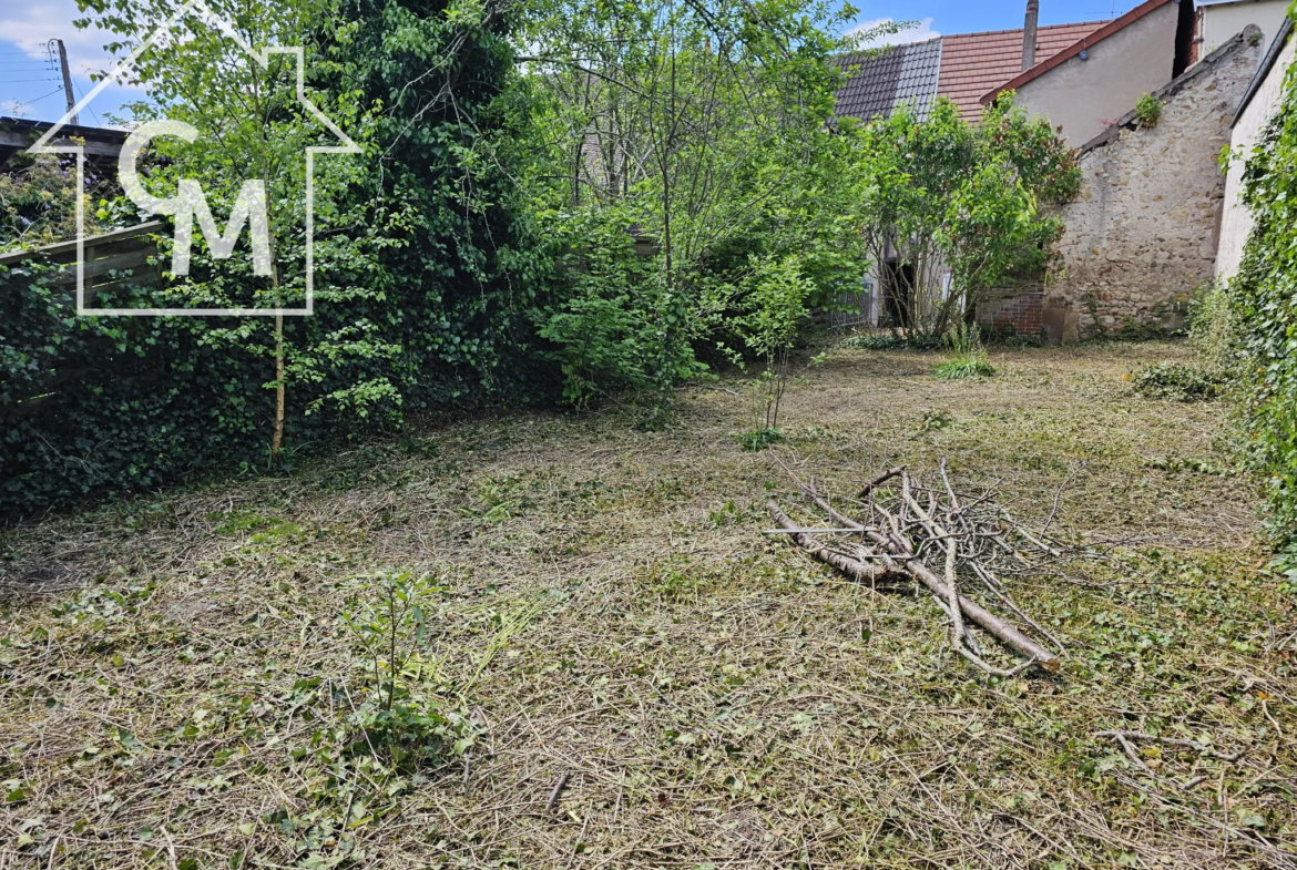 Maison de ville 49 m² à vendre à Gien avec jardin 