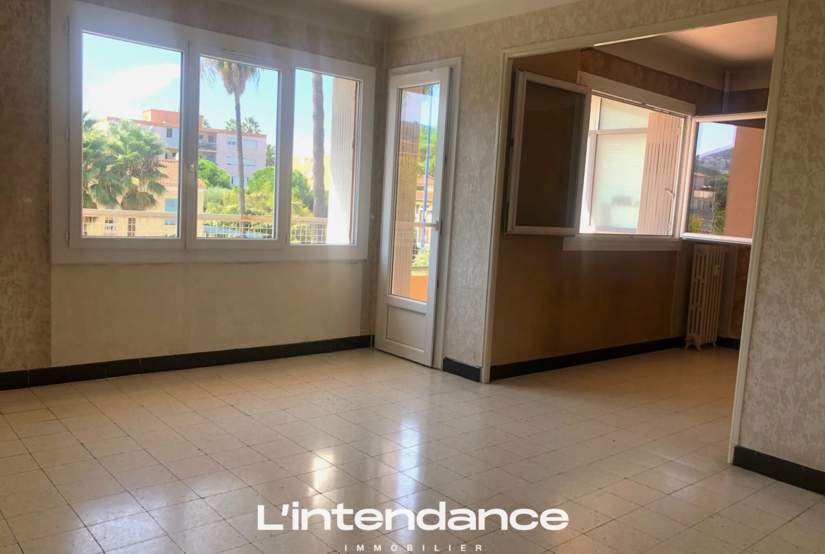 Vente Appartement 4 pièces à Hyères - Près du Centre-Ville 