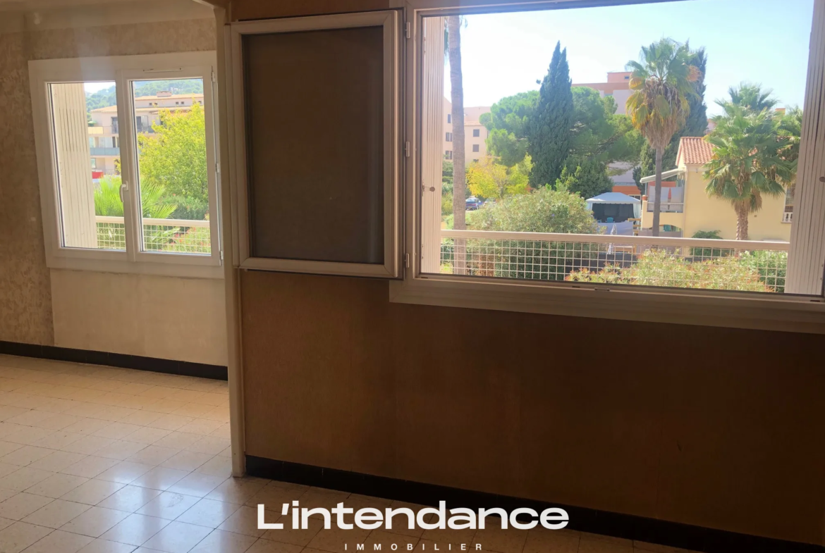 Vente Appartement 4 pièces à Hyères - Près du Centre-Ville 