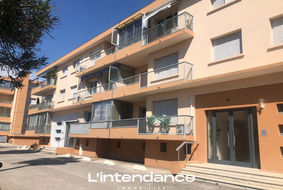 Vente Appartement 4 pièces à Hyères - Près du Centre-Ville 