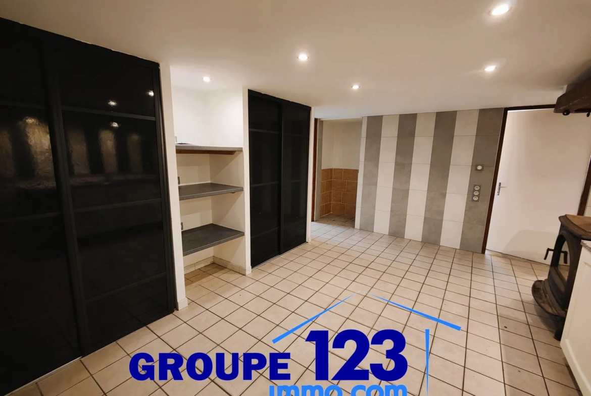 Pavillon de 118 m² à Migennes - 3 chambres et potentiel d'aménagement 