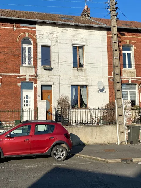 Maison à vendre à Maubeuge – 4 chambres, agréable espace extérieur 