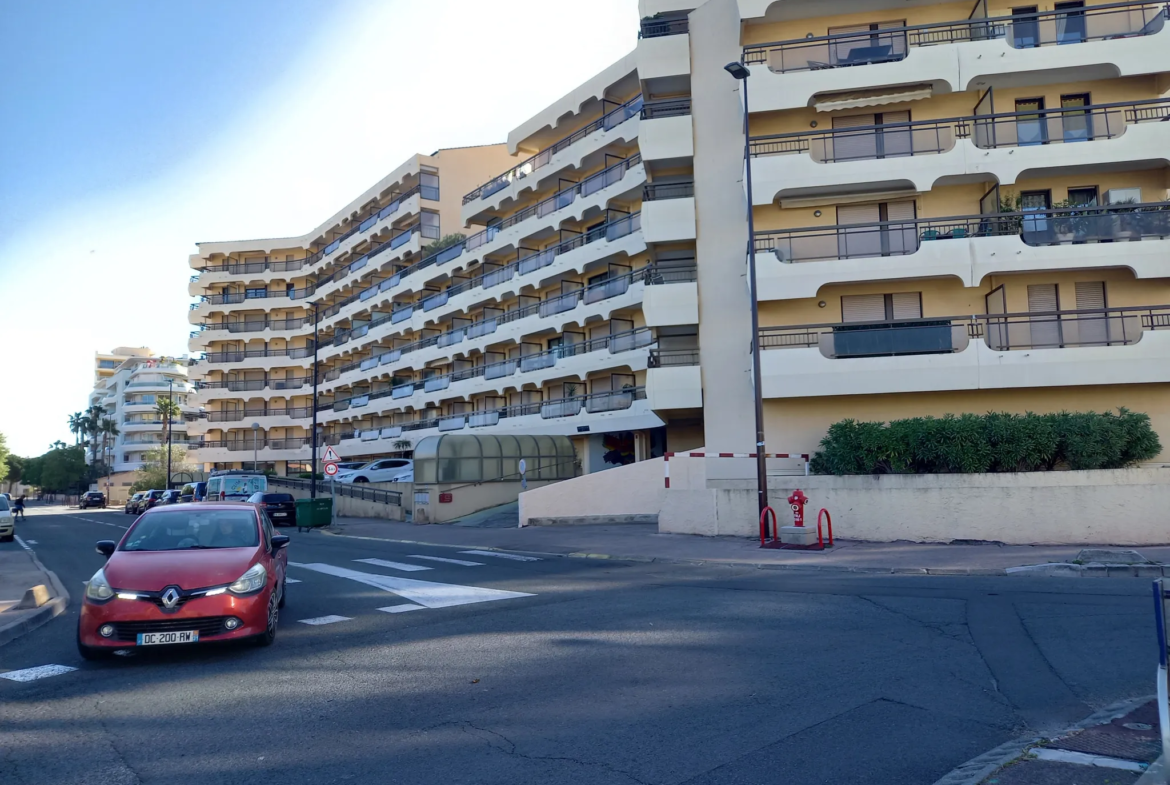 Appartement T1 à Fréjus plage - 185 000 € 