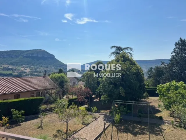 Maison indépendante de type 7 à Millau avec jardin et garage 