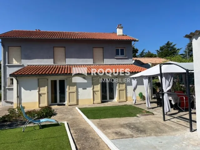 Maison indépendante de type 7 à Millau avec jardin et garage 