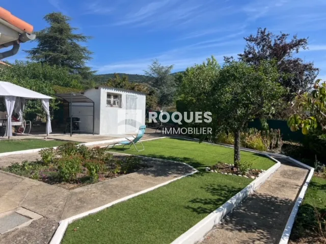 Maison indépendante de type 7 à Millau avec jardin et garage 