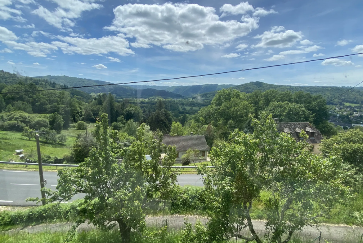 Maison Familiale avec Vue sur la Vallée à Argentat 