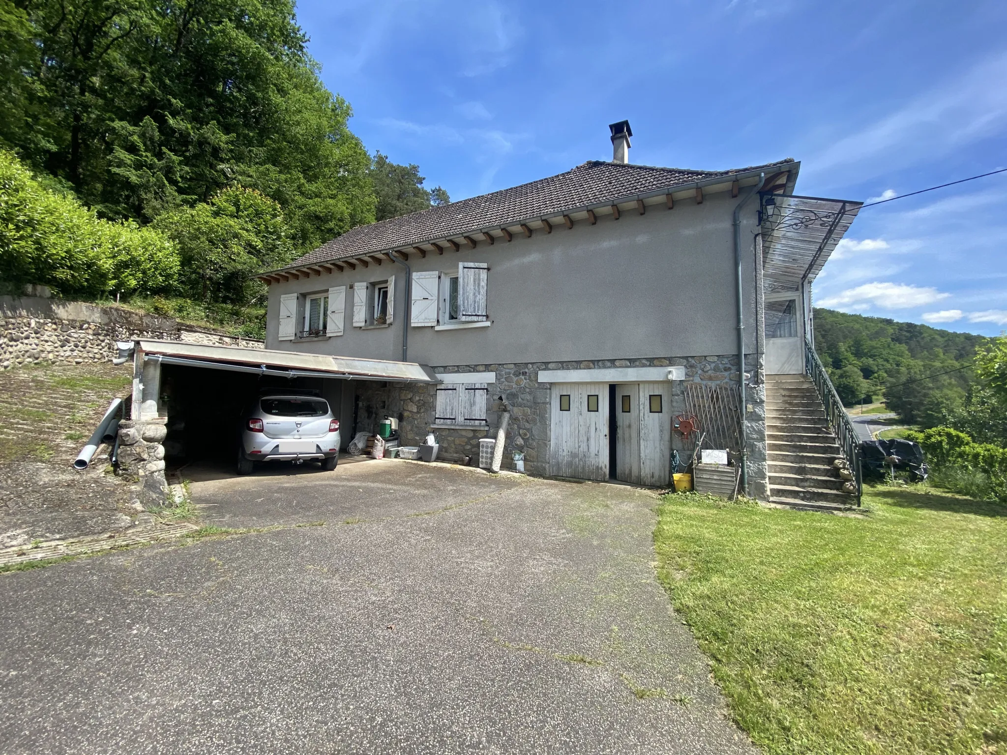 Maison Familiale avec Vue sur la Vallée à Argentat 