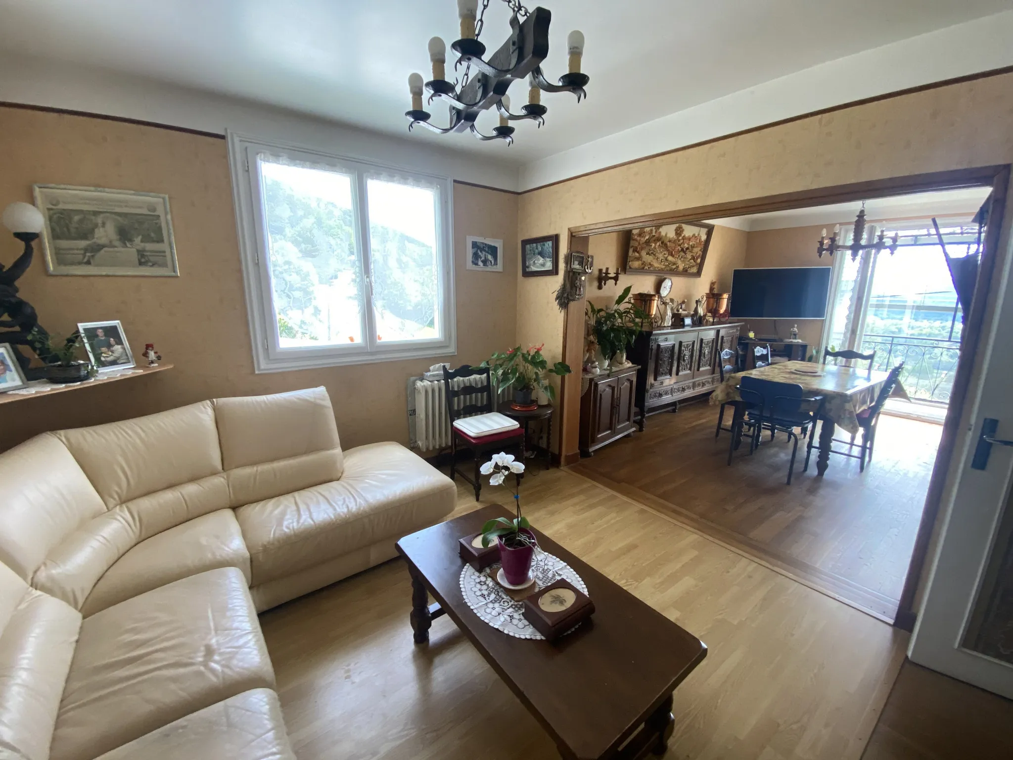 Maison Familiale avec Vue sur la Vallée à Argentat 