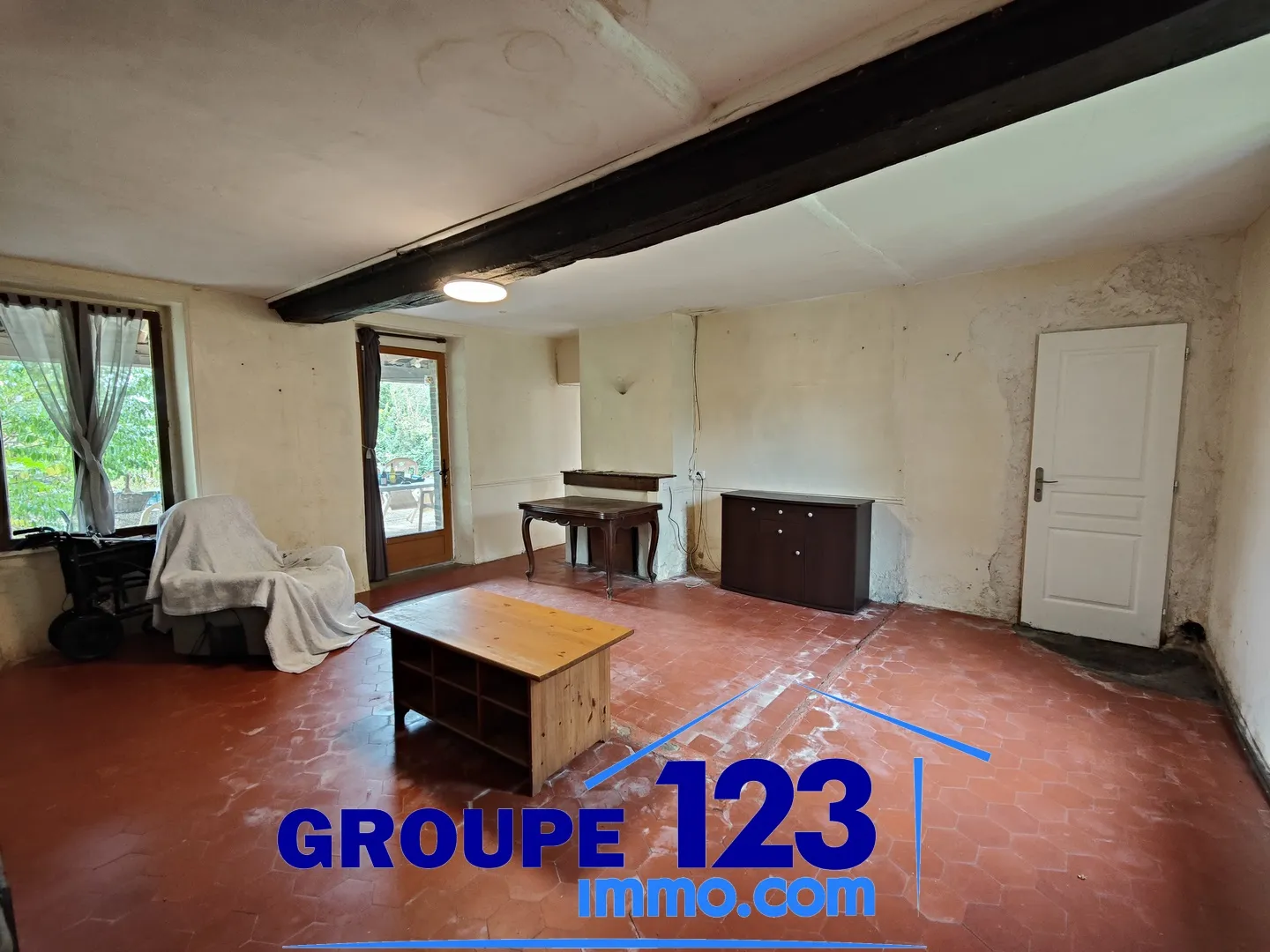 Maison avec potentiel exceptionnel à Brion - 1 chambre, 3501 m² de terrain 