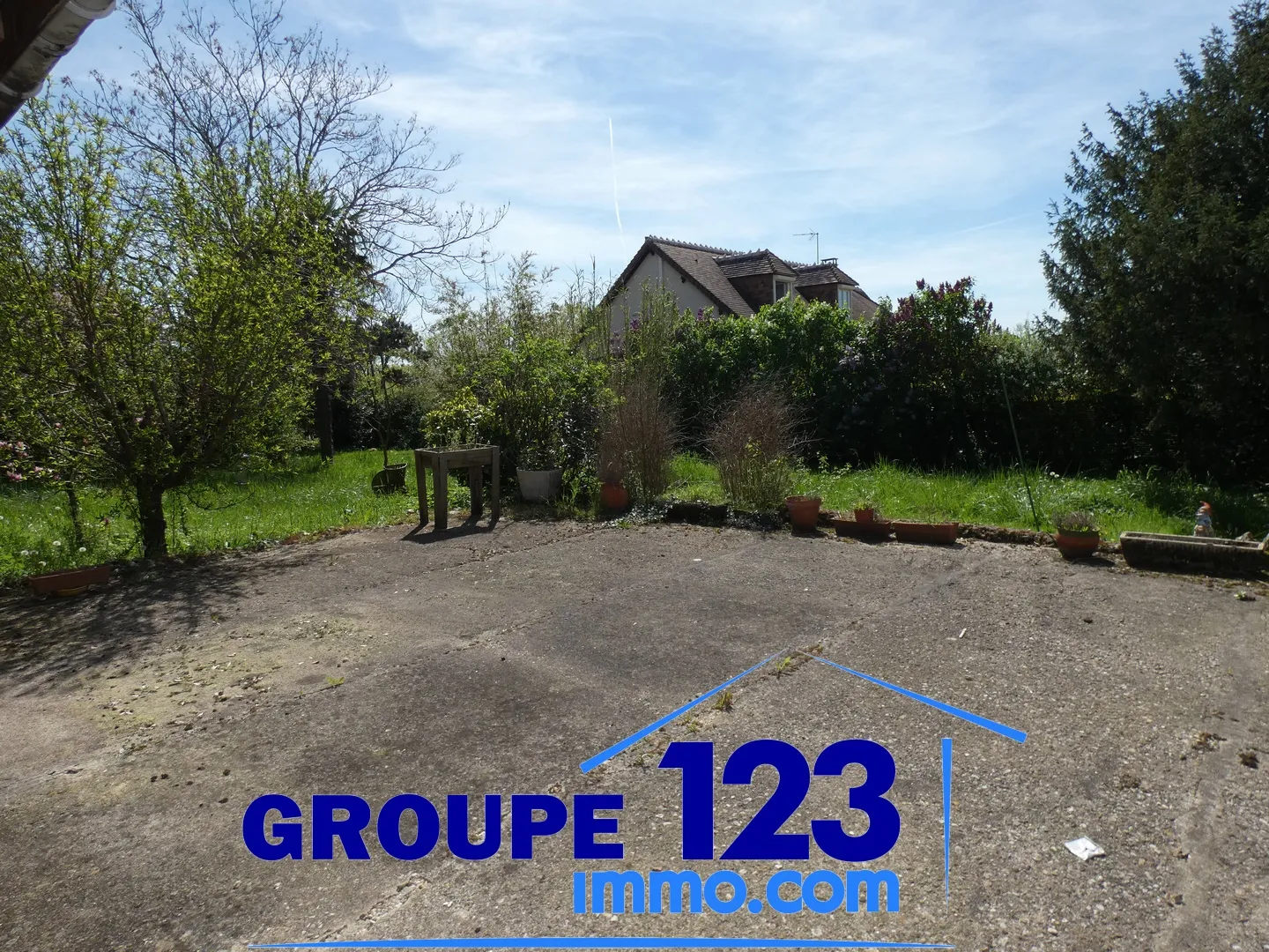 Maison avec potentiel exceptionnel à Brion - 1 chambre, 3501 m² de terrain 