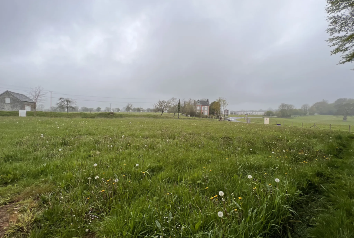 Terrain viabilisé de 884 m² sur Le Tourneur, Souleuvre-en-Bocage 