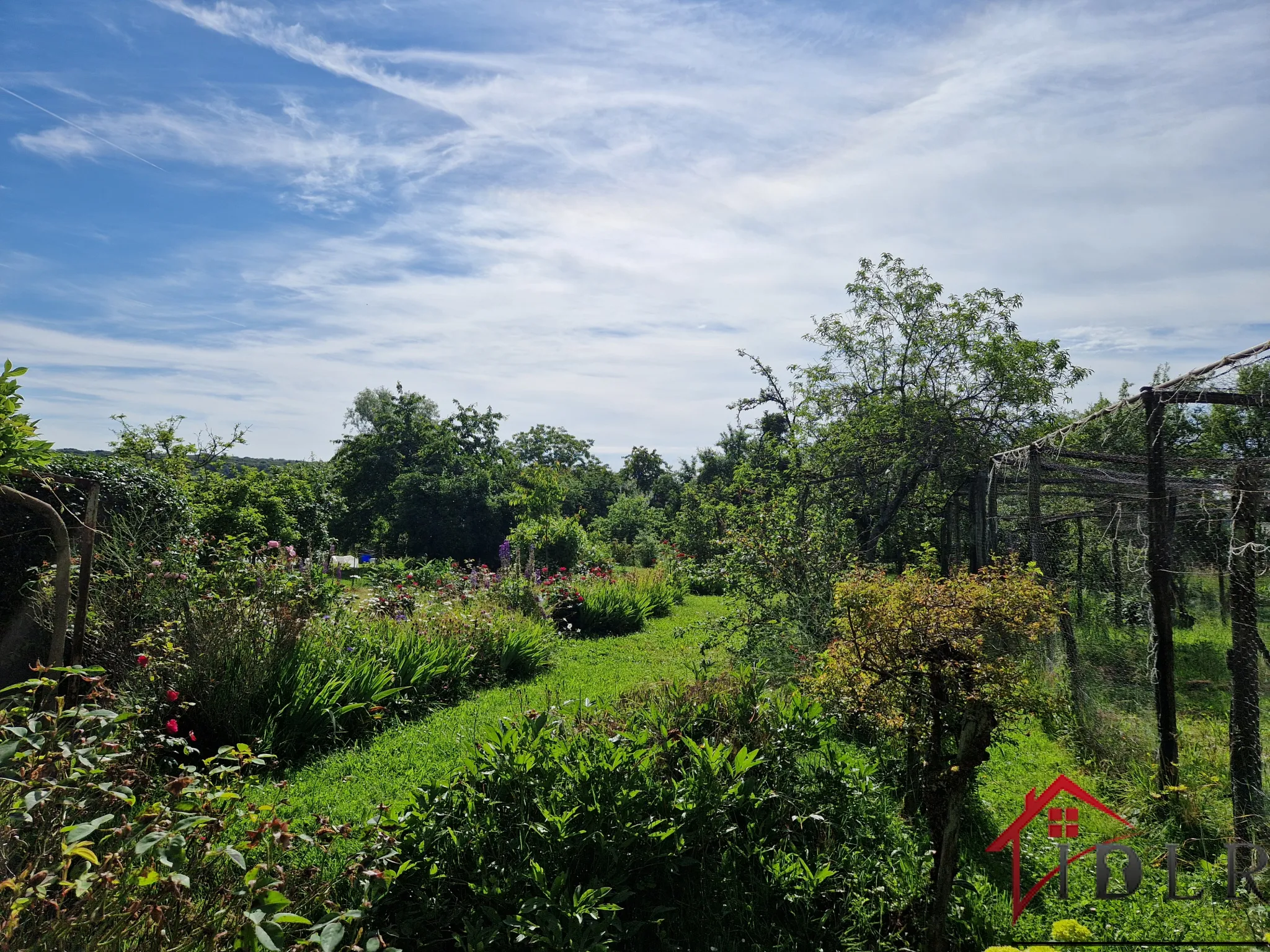 À vendre : Maison de caractère avec jardin à Soyers - 55 000 euros 