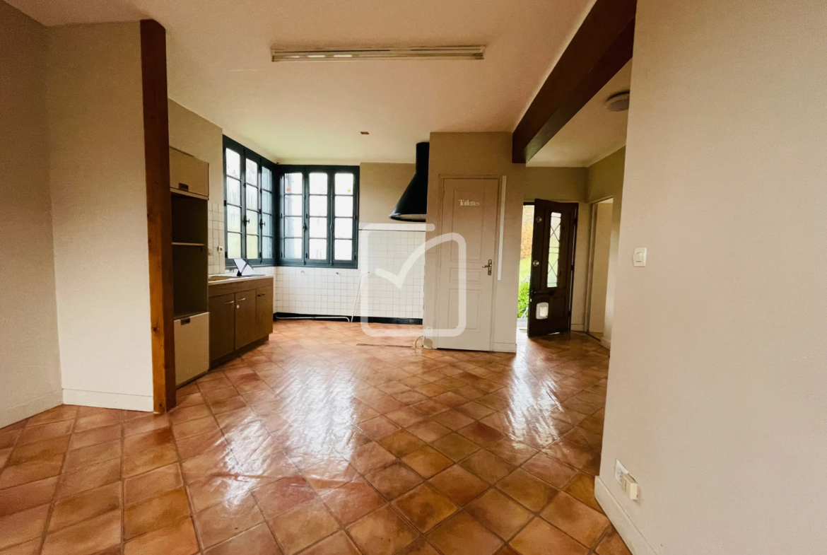 Maison sur sous-sol avec 3 chambres à Sarlat 