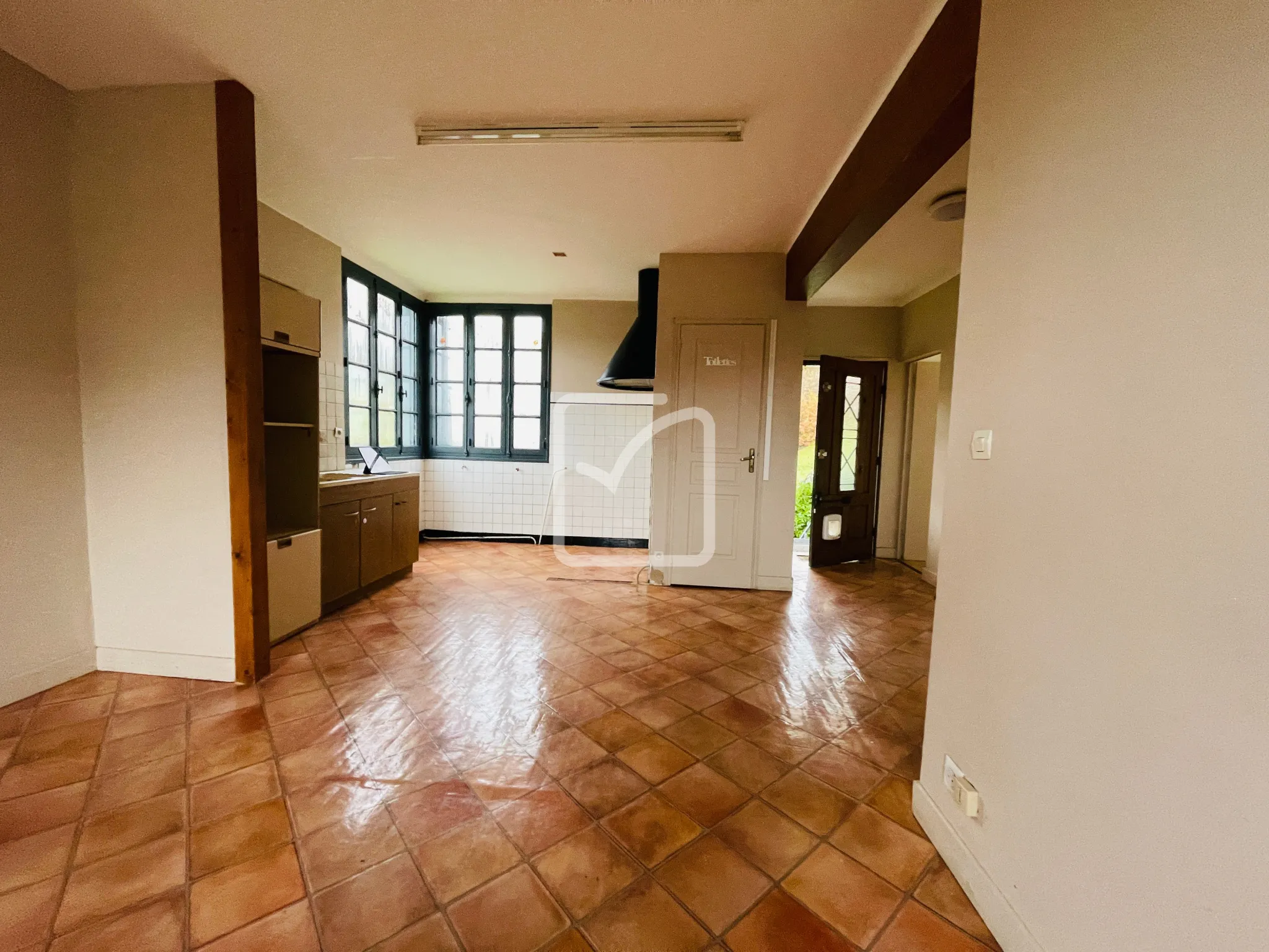 Maison sur sous-sol avec 3 chambres à Sarlat 