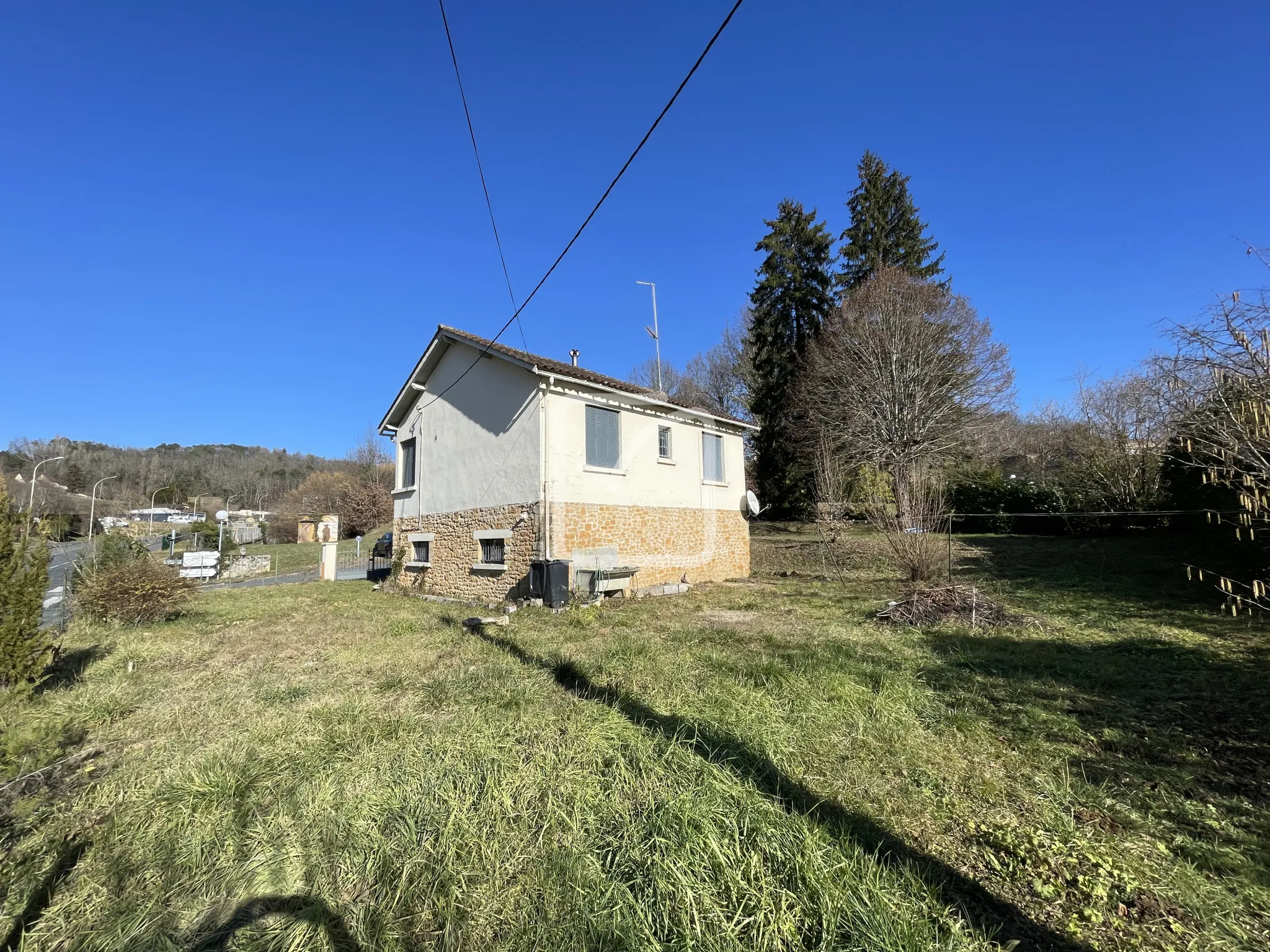 Maison sur sous-sol avec 3 chambres à Sarlat 