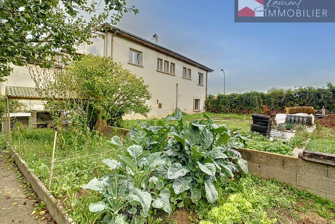 Maison de 4 chambres avec dépendance à Chavannes-sur-Reyssouze - À rénover 