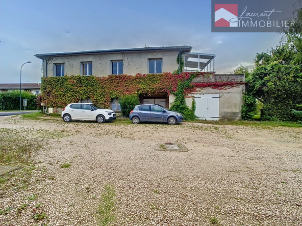 Maison de 4 chambres avec dépendance à Chavannes-sur-Reyssouze - À rénover