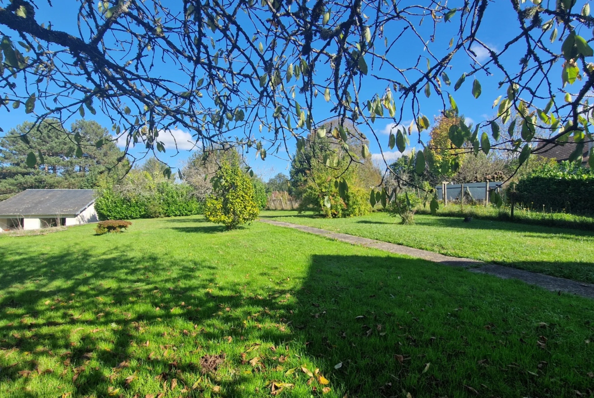 Charmante maison à vendre à Arnac Pompadour - 3 chambres, 900 m² 