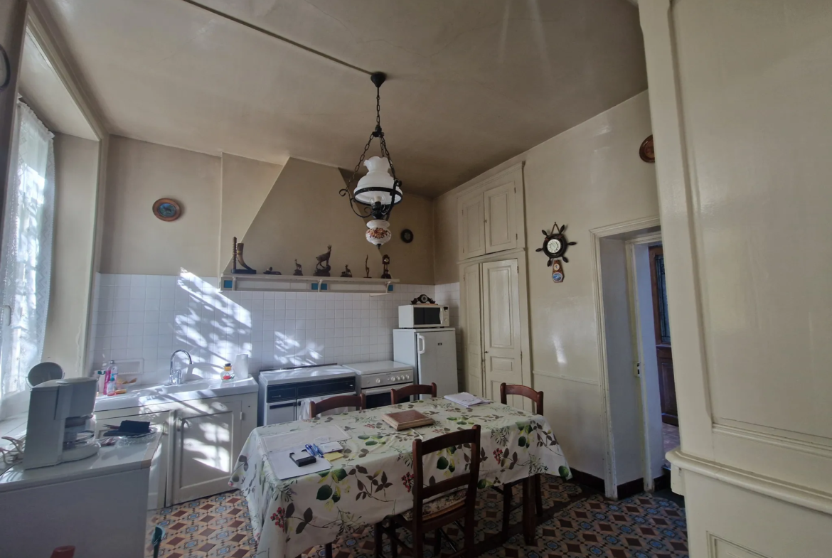 Charmante maison à vendre à Arnac Pompadour - 3 chambres, 900 m² 