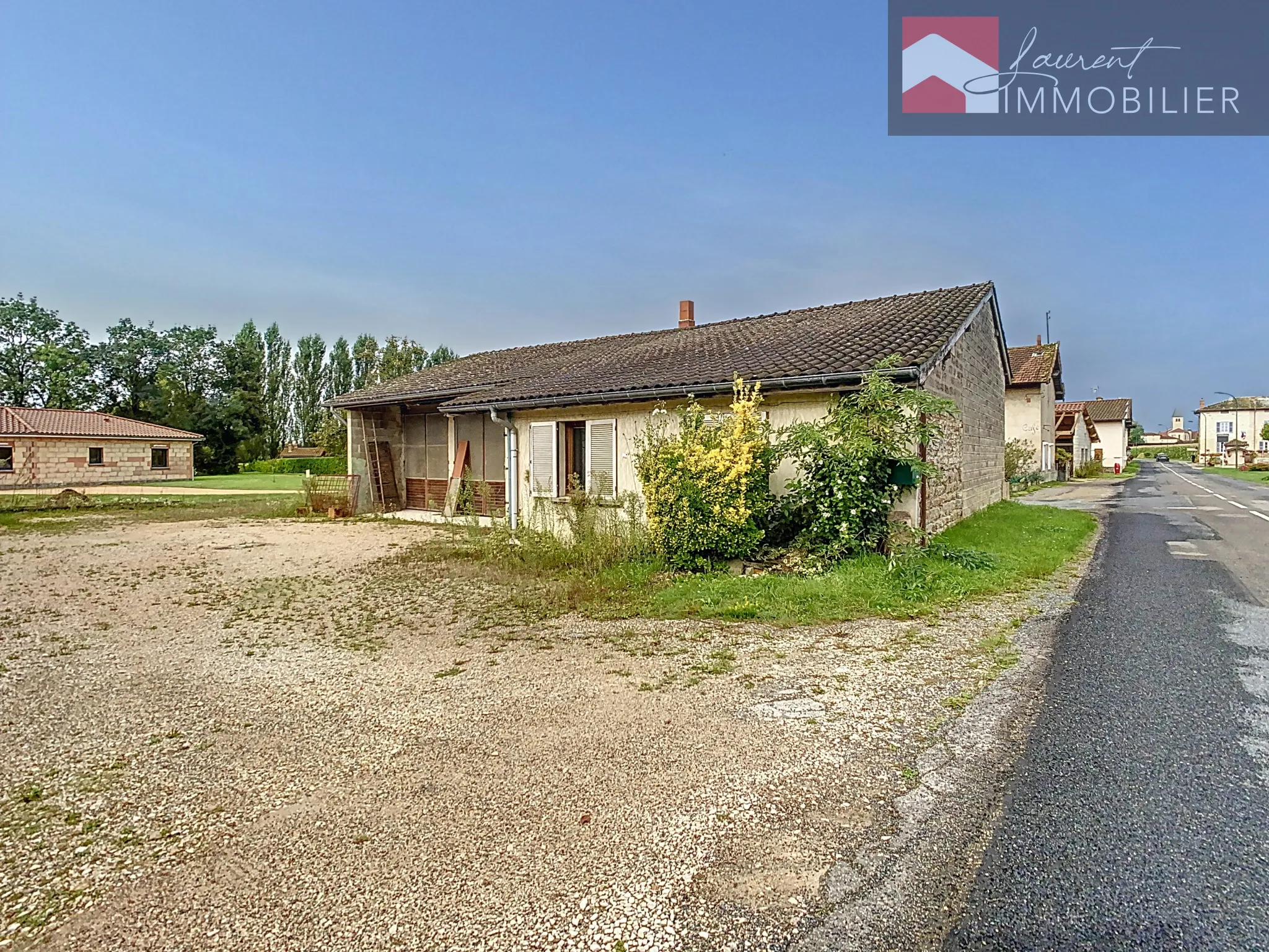 Maison de 4 chambres avec dépendance à Chavannes-sur-Reyssouze - À rénover 