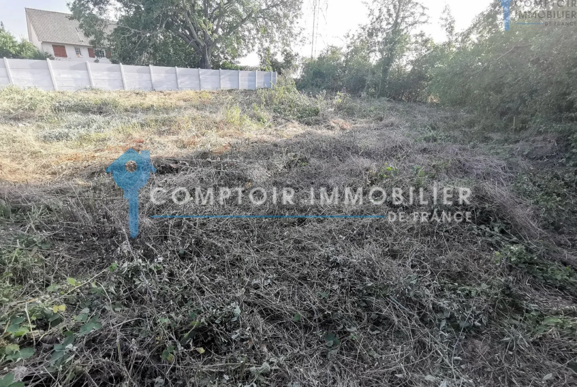 Terrain constructible de 826 m² à LA FORÊT LE ROI 