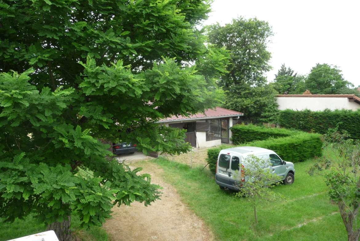 Maison à Saint Etienne Le Molard sur terrain de 3502 m² 