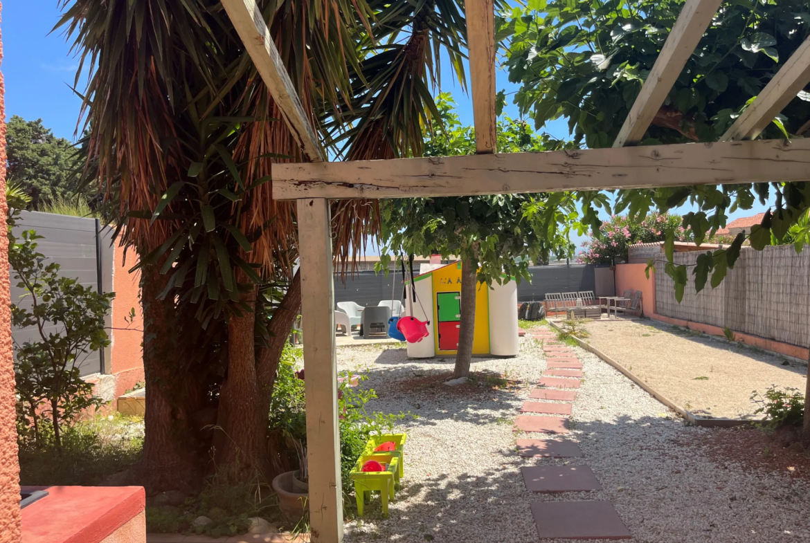 Maison 3 chambres à Villeneuve-De-La-Raho avec jardin et garage 