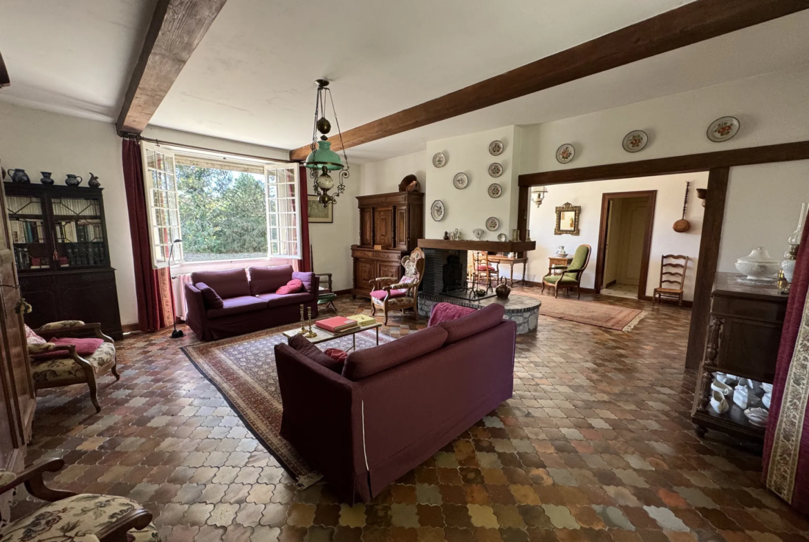 Maison de plain-pied à vendre à Illats avec jardin et garages 