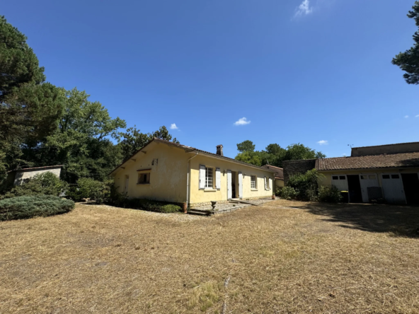 Maison de plain-pied à vendre à Illats avec jardin et garages