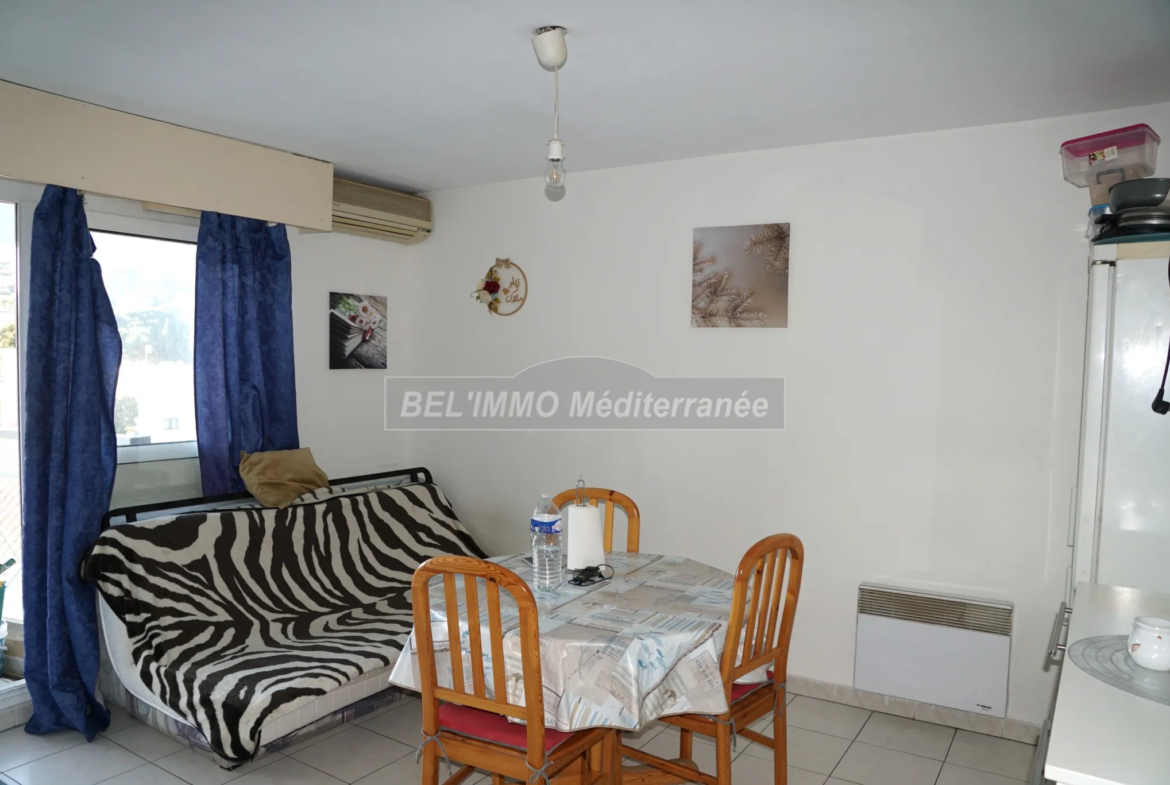 Appartement Studio-Cabine avec Terrasse et Garage à Cavalaire-sur-Mer 