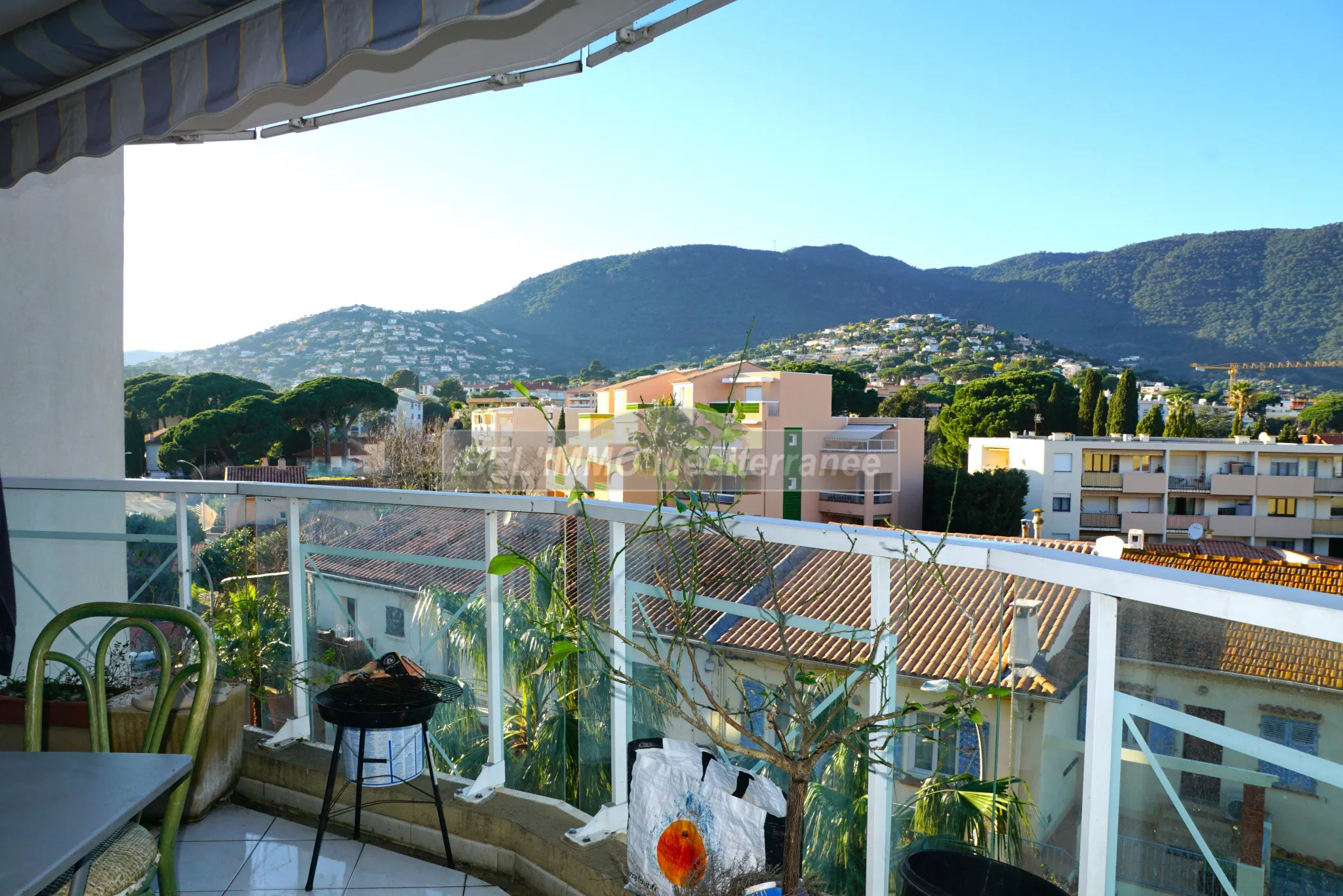 Appartement Studio-Cabine avec Terrasse et Garage à Cavalaire-sur-Mer 