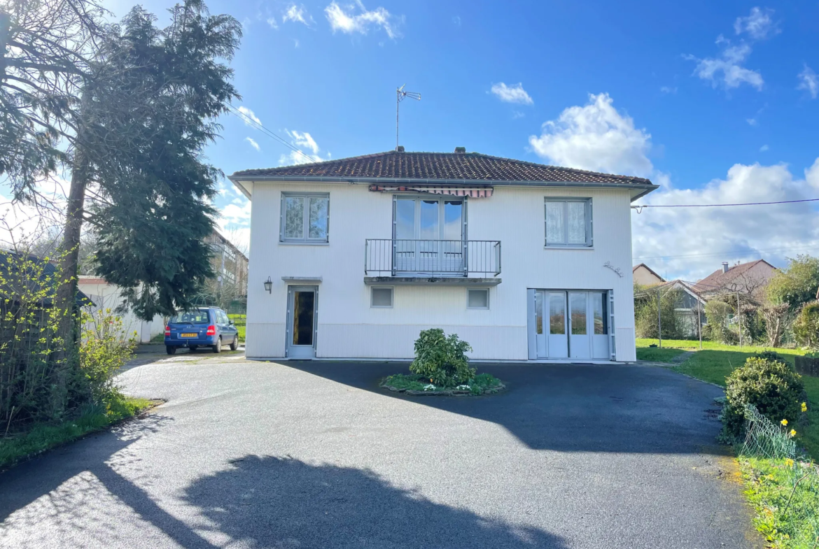 Maison T5 à rénover à Chevremont, au cœur du village 