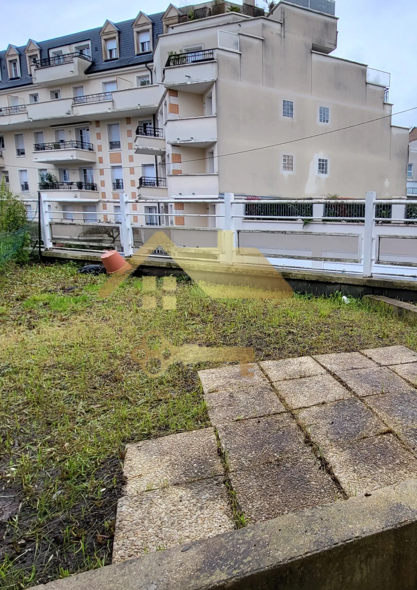 Studio de 20 m2 à Livry-Gargan avec terrasse et jardin 