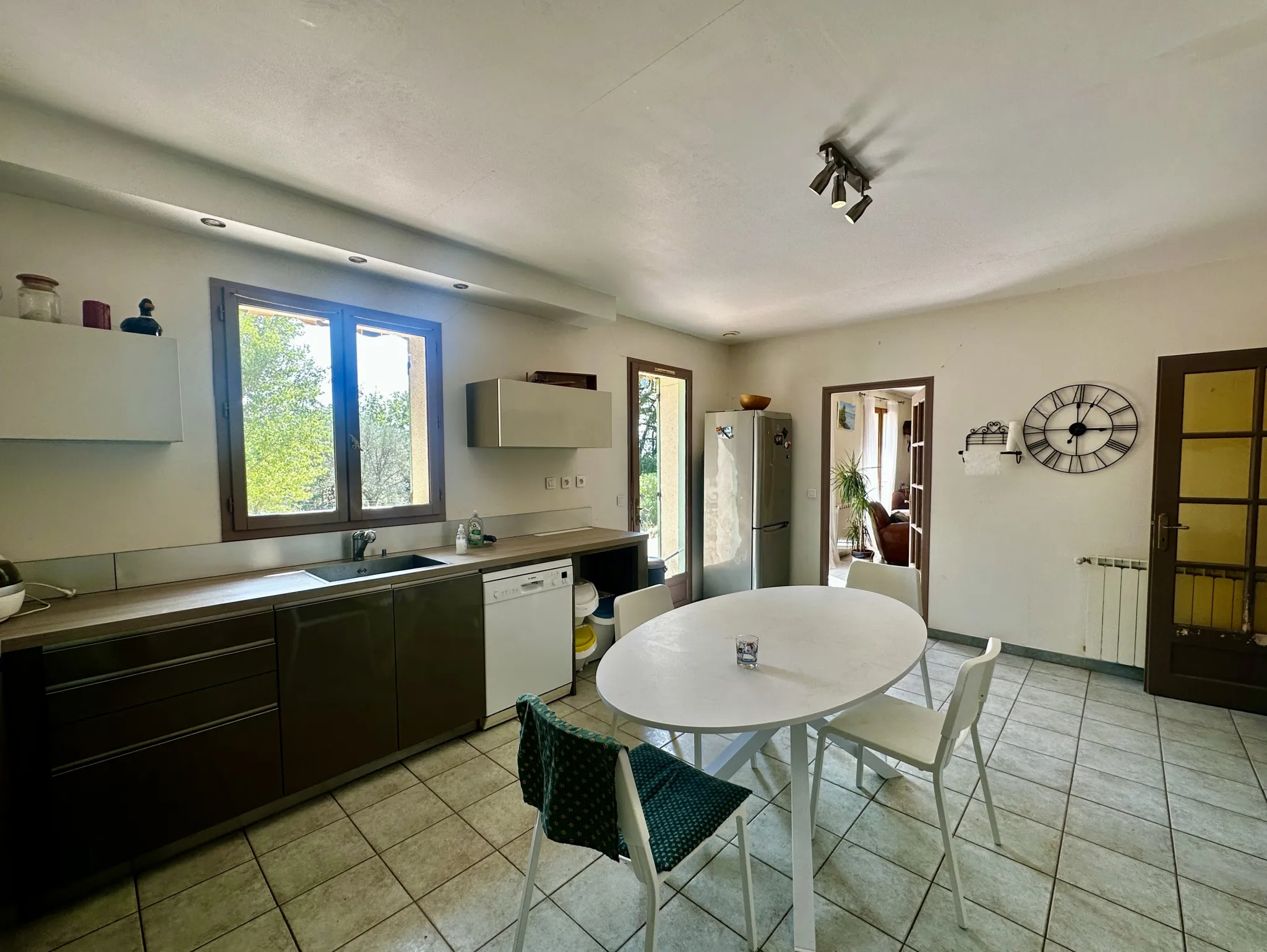 Spacieuse villa de plain-pied à Cairanne - 157 m² avec jardin et garage 